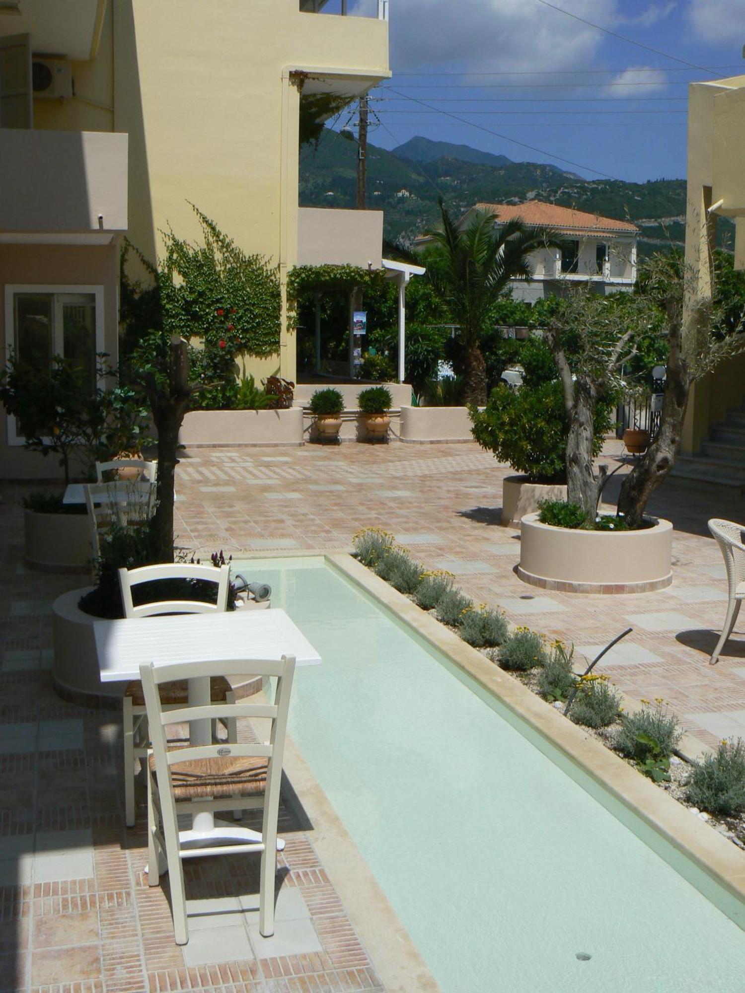 Happyland Hotel Apartments Nydri  Dış mekan fotoğraf